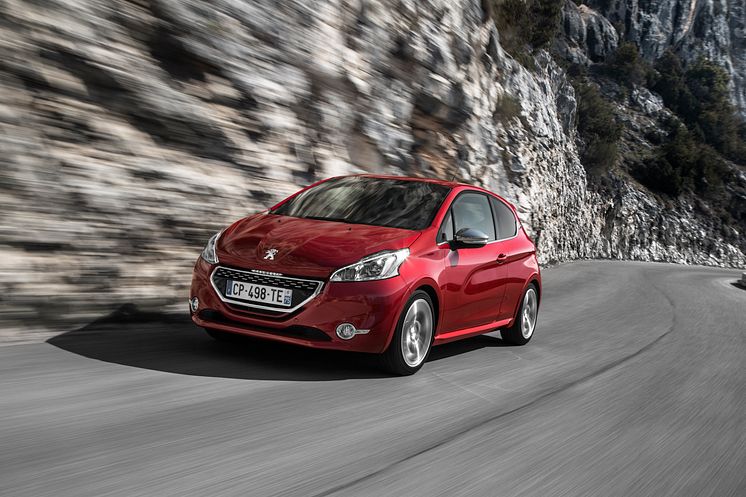 Sverigepremiär för Peugeot 208 GTi - komprimerad körglädje