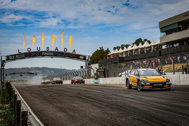 Niclas Grönholm, CE Dealer Team, vinner finalen i Lousada