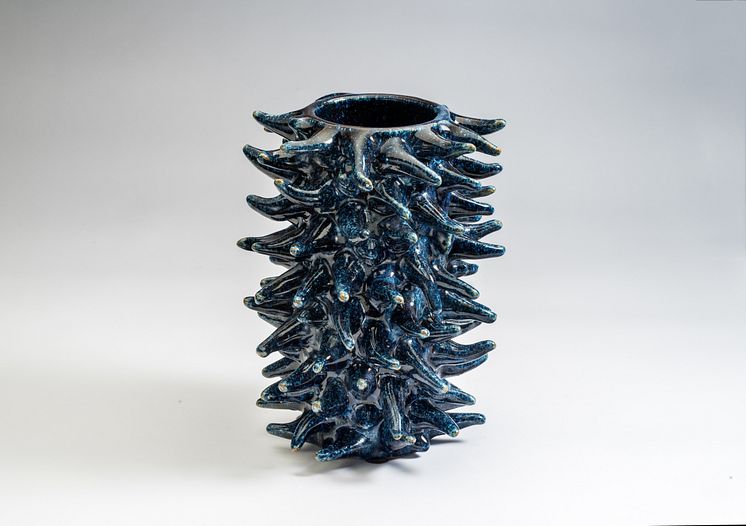 Axel Salto, Vase in the sprouting style, 1950 Blue Mussel Glaze. H: 28 cm The Tangen Collection/Kunstsilo