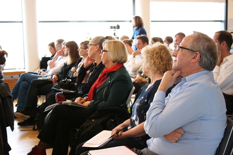 Åhörare vid symposiet Care for Sound i Lund. Längst fram Richard Mazuch, internationellt känd arkitekt och expert på ljudmiljöanpassad design av bland annat vårdbyggnader.