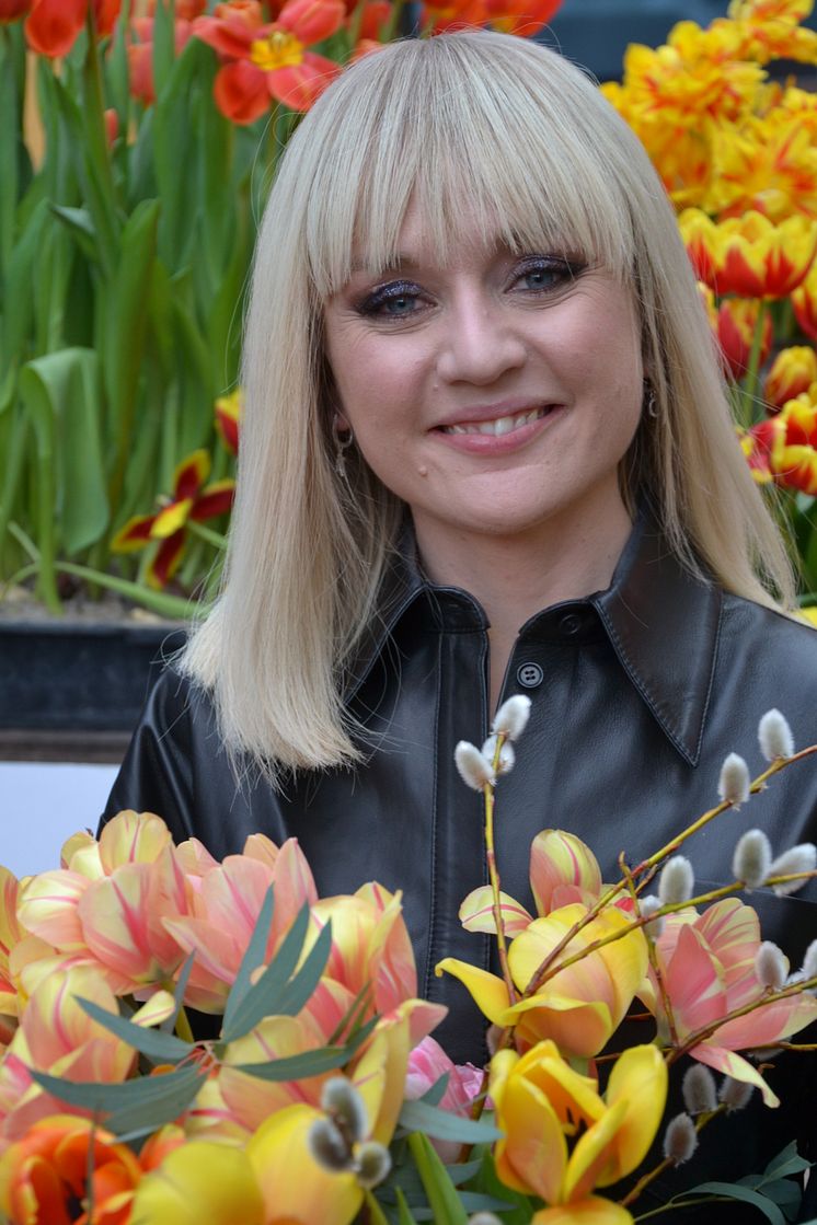 Anna Bergendahl uppträder på Blomsterfrämjandets och MixMegapols tulpankonsert
