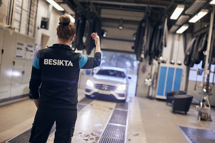 Besikta: Besiktningstekniker vinkar in