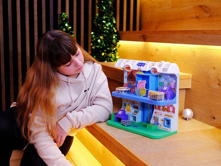 Child with Peppa Pig Peppa’s Shopping Centre.JPG