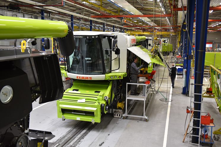 390367 LEXION production in Harsewinkel