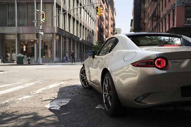 2022 MX-5: Platinum Quartz