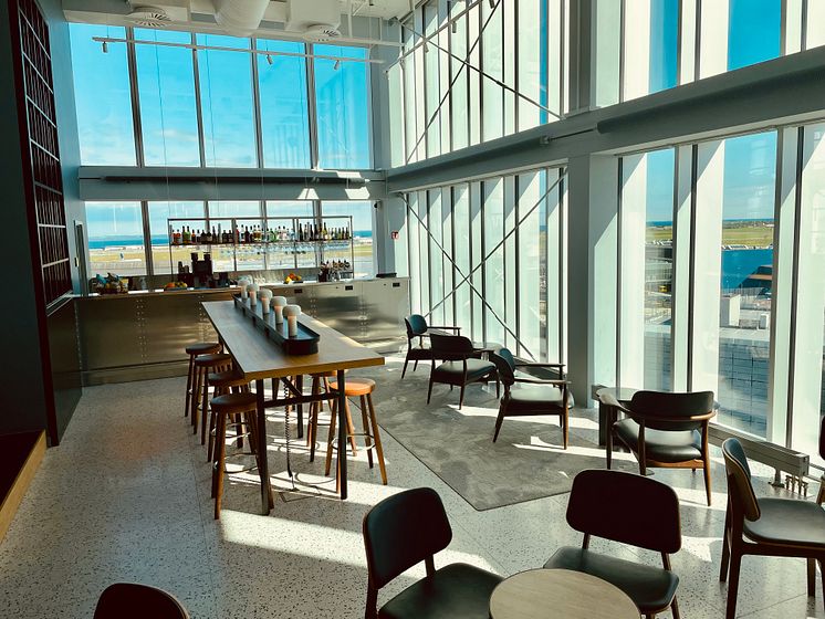 Comfort Hotel Copenhagen Airport Bar with a view1
