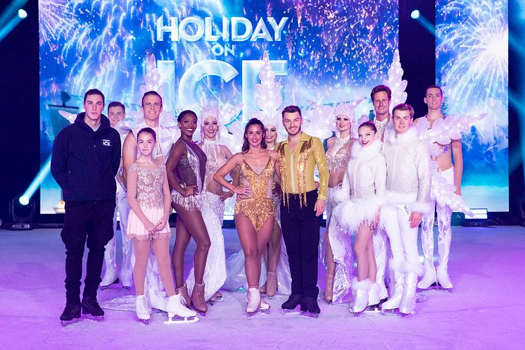 HOLIDAY ON ICE feiert Saisonauftakt: spektakuläre Cast-Performances und leidenschaftliche Starkür von Sarah Lombardi