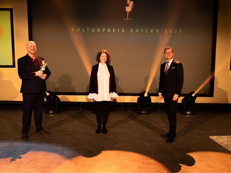 ruehlmann-arnd-statue-kulturpreis-bayern-2020-copyright-simon-leibl