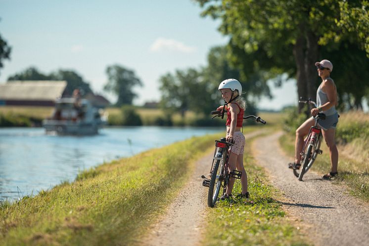 Cykling på dragvägen utmed Göta kanal