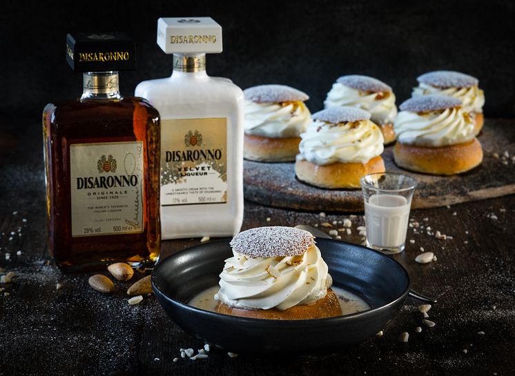 diadonna semla  med flaska disaronno0D1A1408-2.jpg