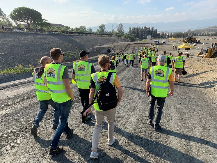 Caterpillar Operator Challenge 2019, europafinalen. Mot tävlingsområdet.