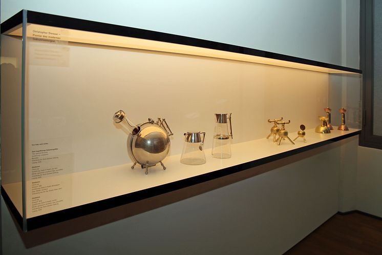 GRASSI Museum für Angewandte Kunst - Metallobjekte von Christopher Dresser 