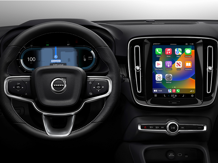 Volvo_XC40_Recharge_-_Navigation_on_driver_display_with_Apple_CarPlay_home