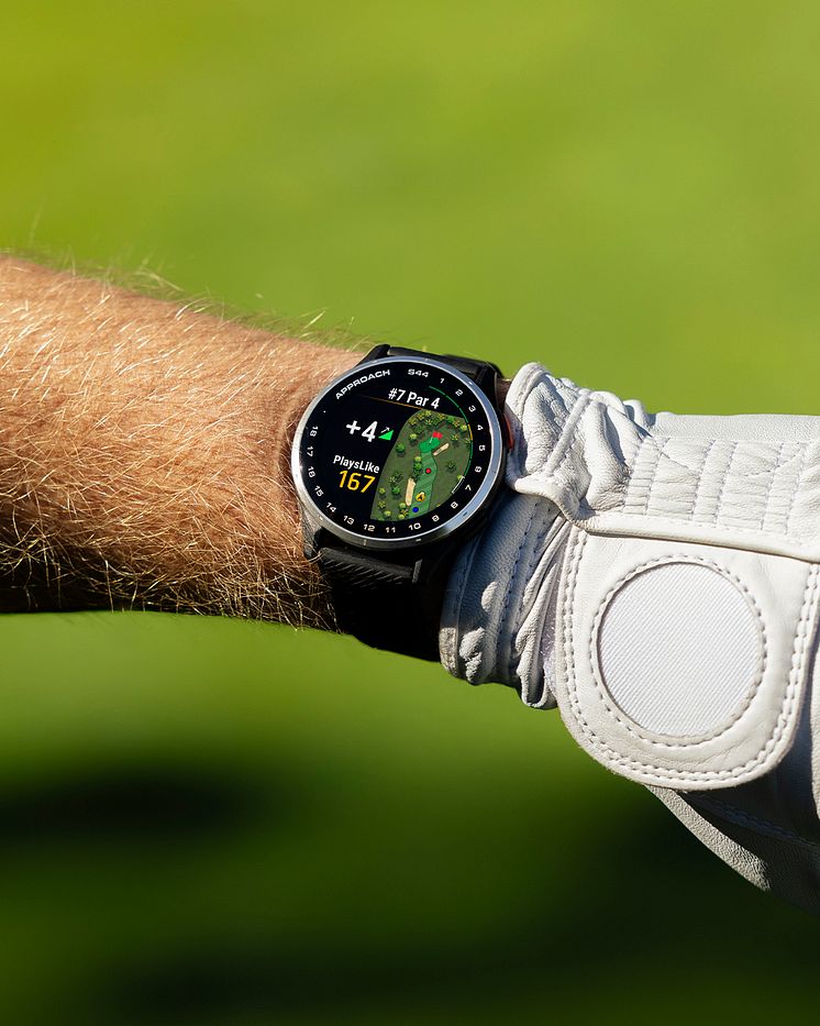 Approach S44, black, wrist.jpg