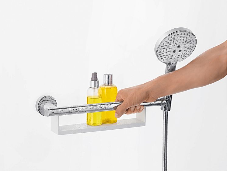 Hansgrohe_GrabHandleComfortSet_AmbienceHand