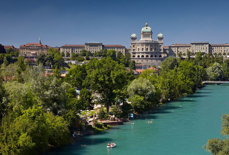 Aare Mit Bundeshaus in Bern