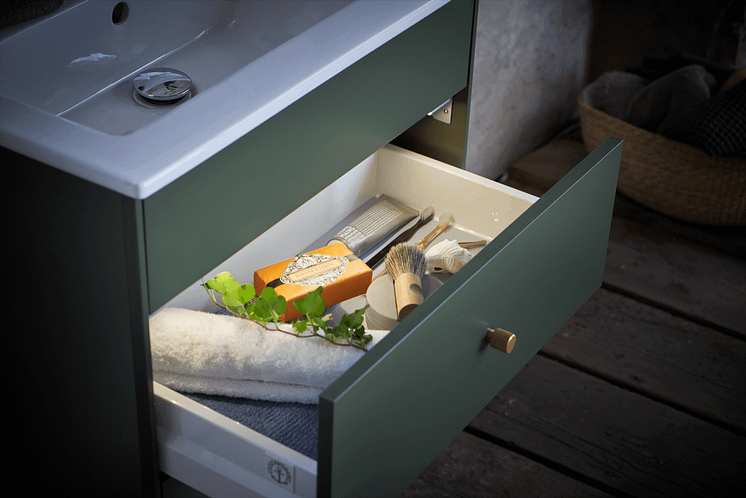 Graphic bathroom furniture, cabinet in green with modern knobs in brass. News September 2018