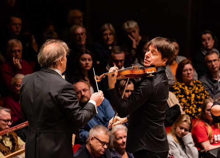 Joshua Bell spelar Brahms