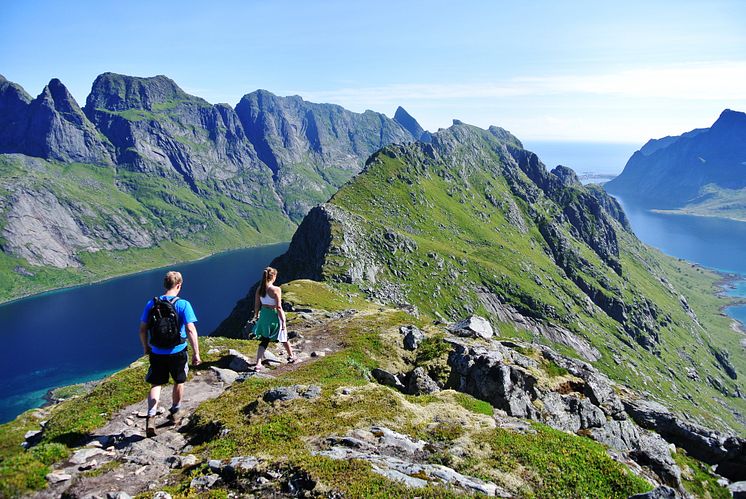 Hiking in Lofoten - Photo - Kristian Nashoug - www.lofoten.info.JPG