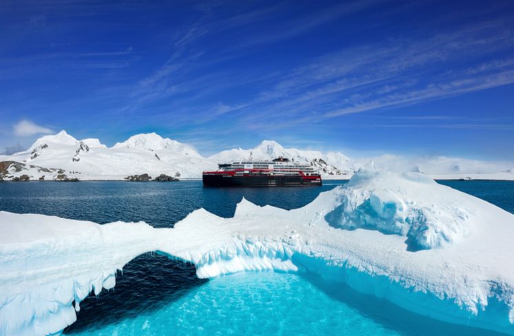 MS_Roald_Amundsen_Antarctica_HGR_151887_Photo_Dan_Avila.JPEG