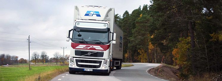 EA-Åkeri-Lastbil-på-vägen