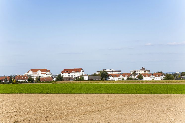 Hus vid åkermark