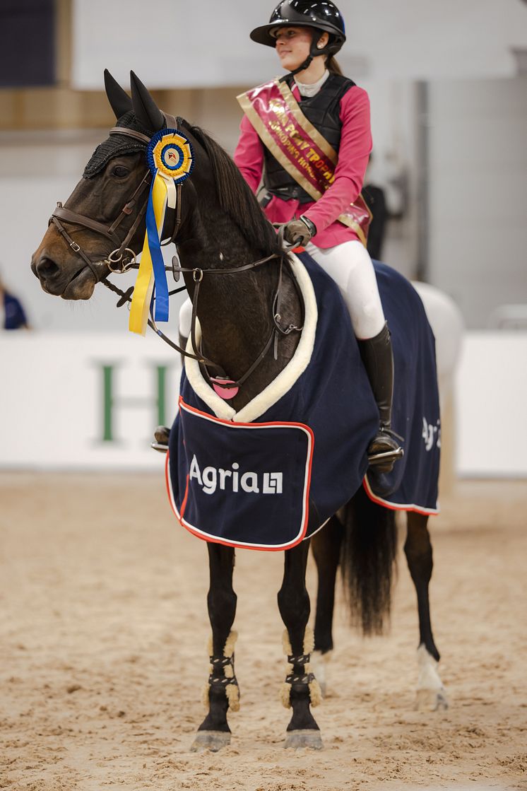 Ella Olsson - Jolly Coeur, Föreningen Carlstad Sportriders JHS 2024 - Agria Pony Trophy - Final Kat. D-101.jpg