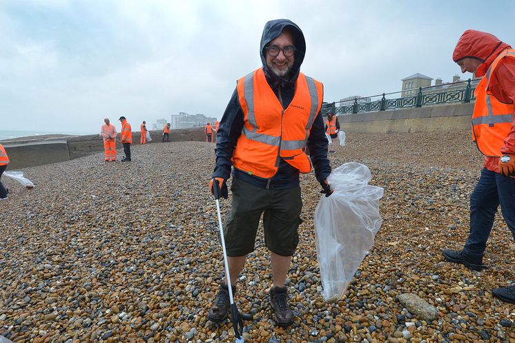 Chief Customer Officer at GTR Mark Pavlides joined the 35 volunteers cleaning Brighton & Hove beach on 18 September