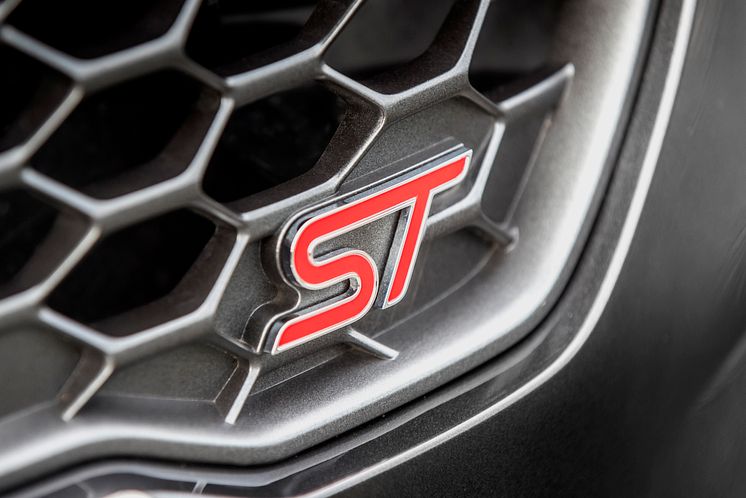 2018FordFiesta_MAGNETIC_ST_20