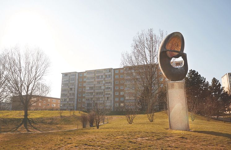 Skulptur "Födelse i rymden" av Karin Norelius.