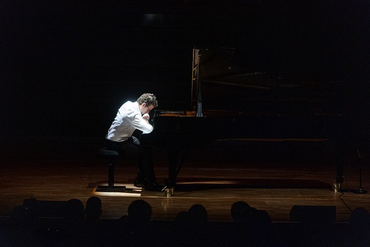 Peter Friis Johansson piano