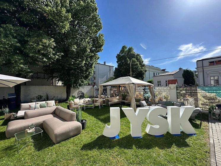JYSK a lansat colecția de mobilier și accesorii de grădină pentru vara 2025