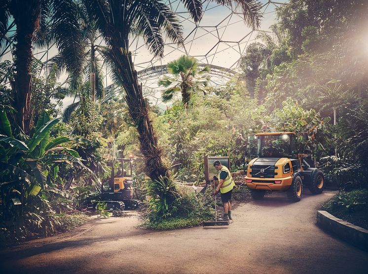 Volvo ECR25 Electric och L25 Electric i The Eden Project