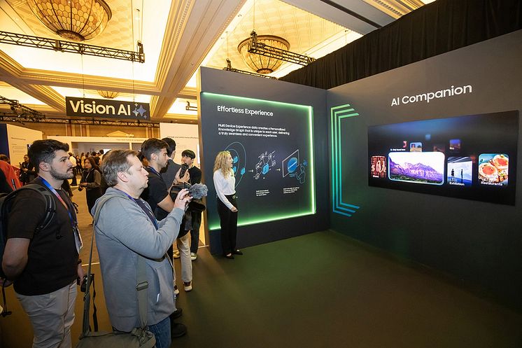 Samsung-TVs-and-Displays-CES-2025-Samsung-Vision-AI-and-Display-Lineups_dl6.jpg