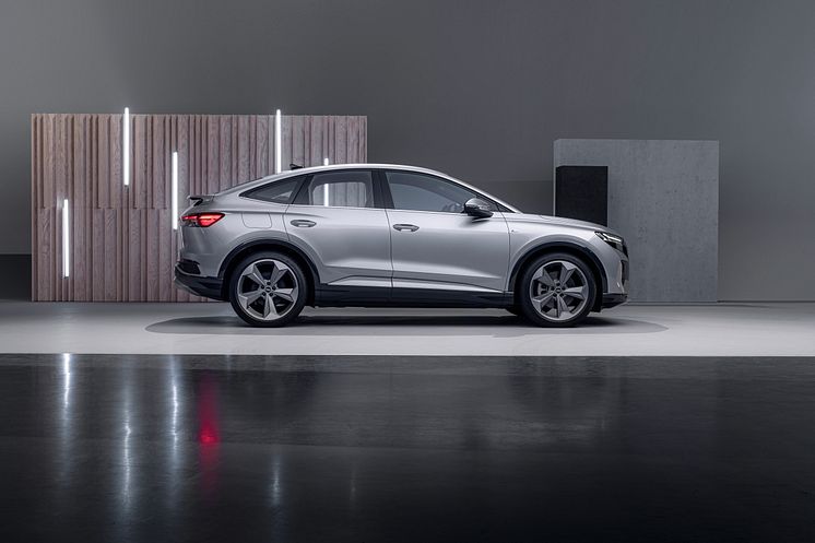 Audi Q4 Sportback 50 e-tron quattro (Florettsølv)