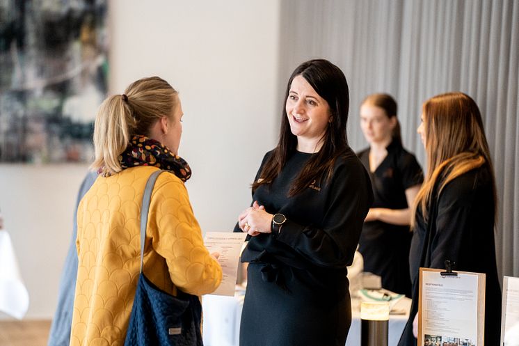 Hotelchef Jane Andersen er på udkig efter nye kollegaer