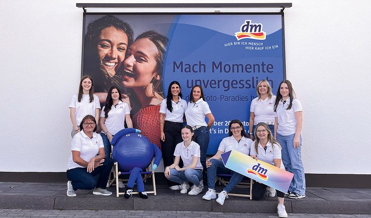 dm-Team-Neueröffnung_Ulmen_Oktober2024.jpg