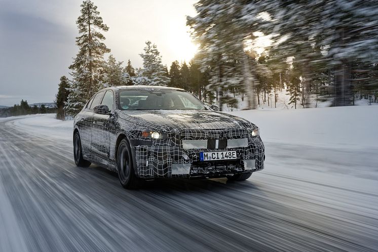 Helt nye BMW i5 Sedan på kamuflerte tester