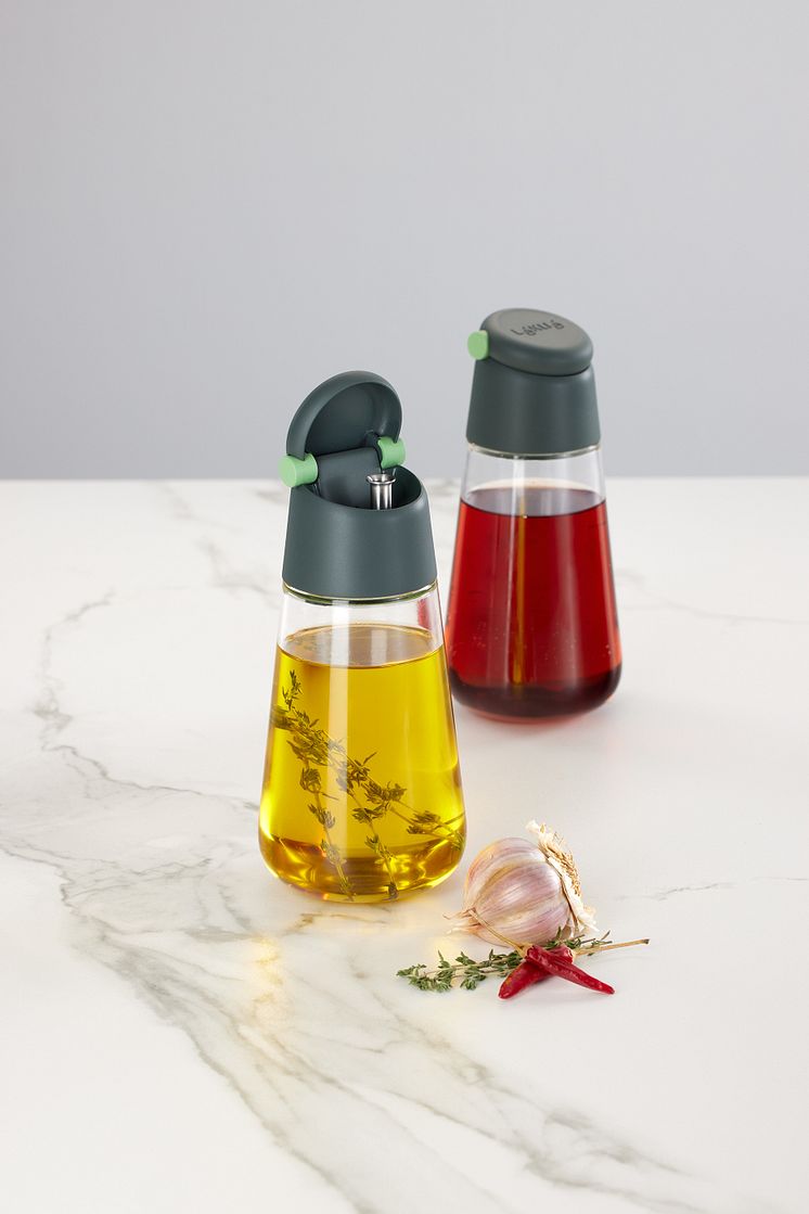 Lekue Oil/Vinegar Bottle Lifestyle