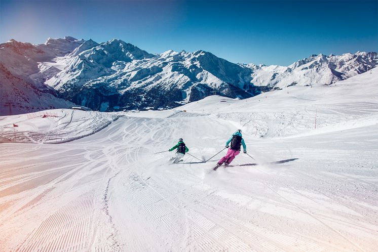 Pisten in Verbie rmit Blick auf Massif des Combins im Wallis 