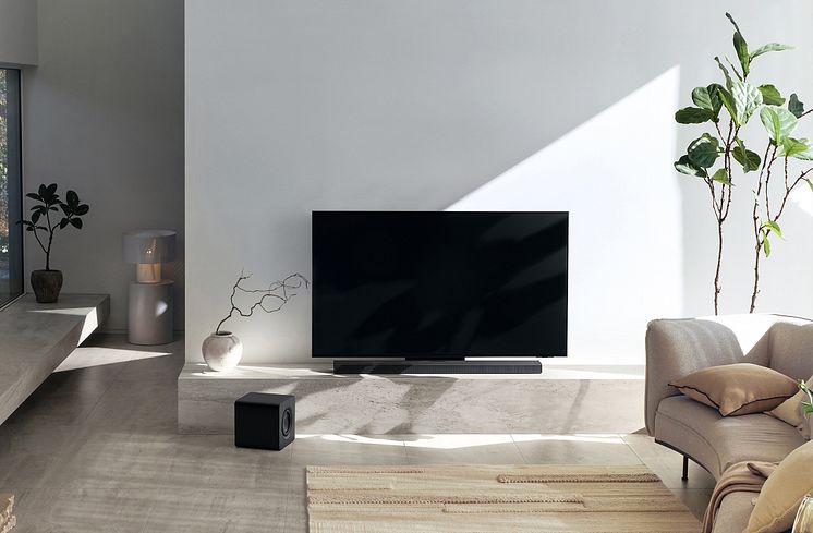 QS710F_Lifestyle01 (1).jpg