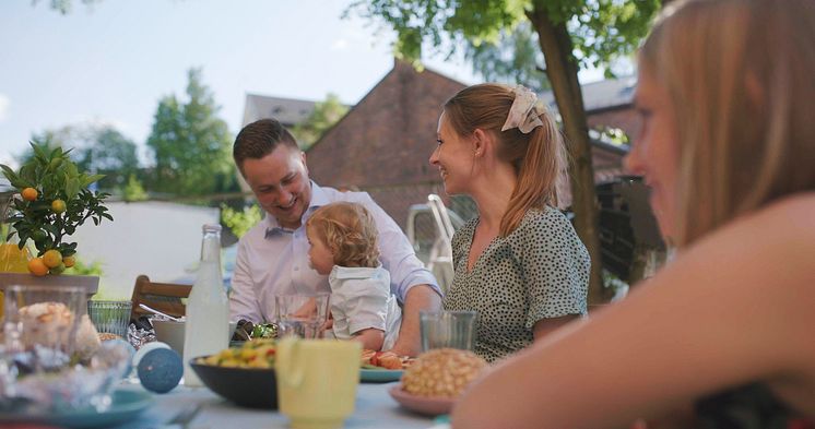 Godfisk outdoor family dinner