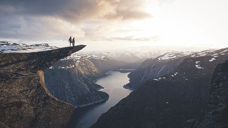 Trolltunga i solnedgang 