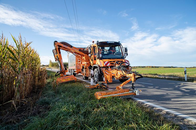 Unimog med tre klippaggregat