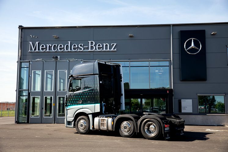 Mercedes08