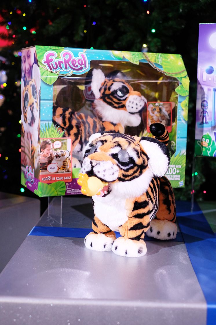 DreamToys Top 12 Toys - Furreal Roarin' Tyler