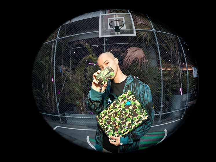 Vivobook S 15 OLED BAPE Edition_Green Camo Bundle_customizable mouse and the compact carry bag