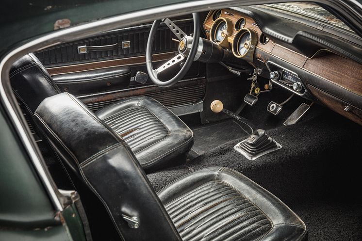 Original-1968-Mustang-Bullitt-interior-2