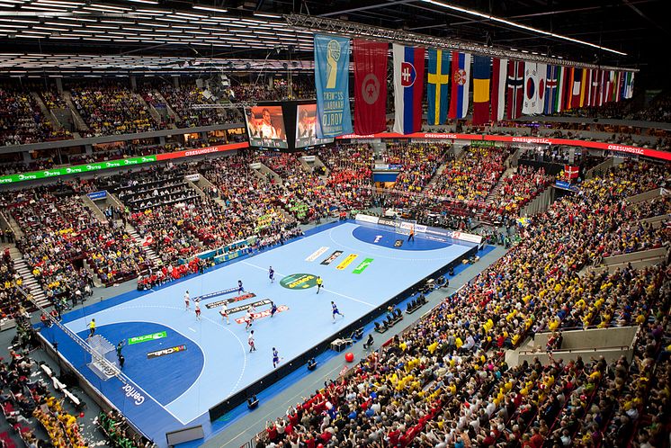 Skånska elever skapar världens första kollektiva LED-konstverk på Malmö Arena