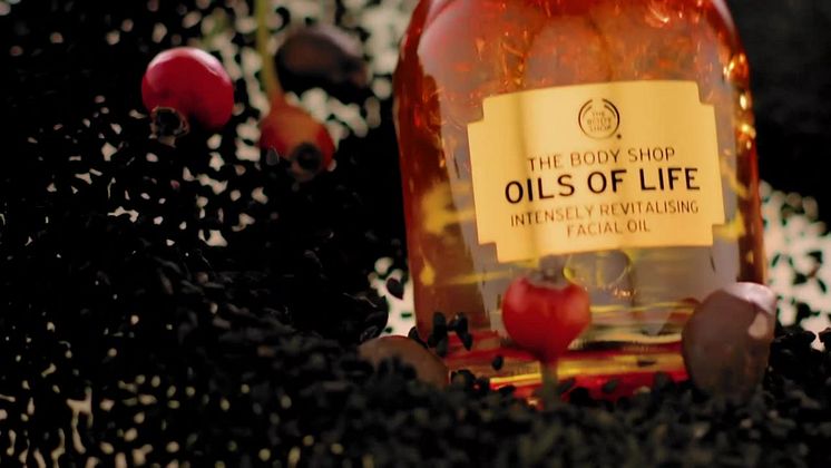 Oils of Life™ Intensely Revitalising Facial Oil indeholder 99 % ingredienser fra naturlige kilder